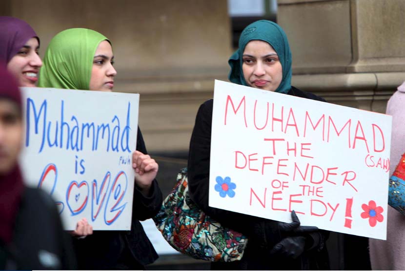 Muslim Inggris melakukan aksi protes menentang penayangan gambar kartun Nabi Muhammad SAW. (ilustrasi) 