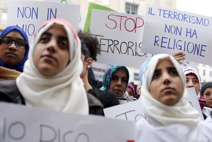 Muslim Italia menggelar aksi unjuk rasa. Muslim Italia Yakin Pemerintah Baru akan Lindungi Kebebasan Beragama
