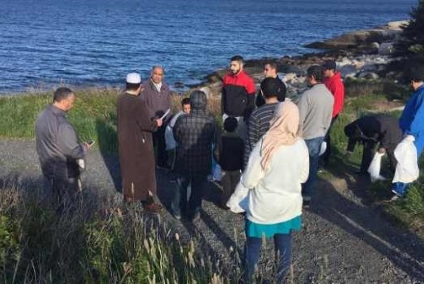 Muslim Kanada bersikan lingkungan