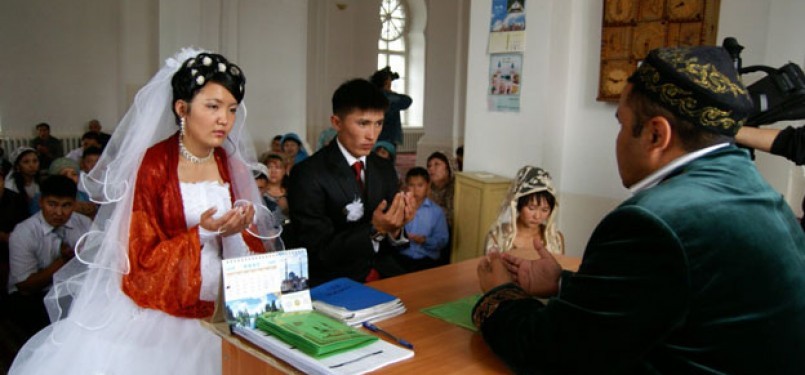 Muslim Kazakh saat melangsungkan pernikahan (ilustrasi).
