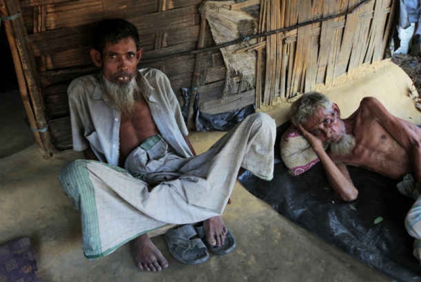  Muslim Rohingya di kamp pengungsian di Kutupalong, Bangladesh.