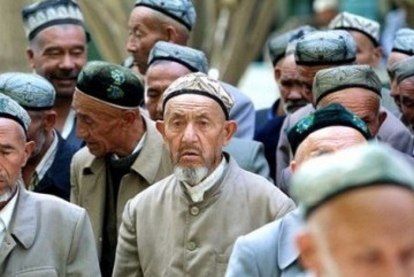 Keluarga Muslim Uighur kembali bersatu di Australia setelah terpisah lama. Ilustrasi Muslim Uighur di Cina