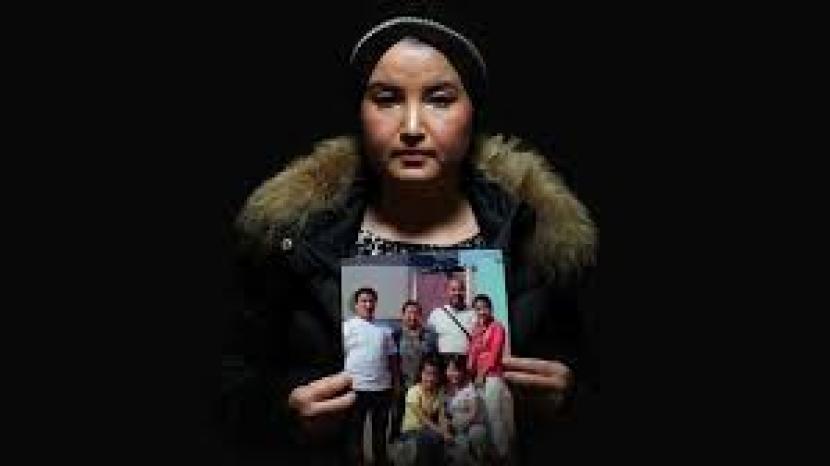 Muslim Uigur Australia keluhkan kehilangan kontak dengen keluarganya di China.