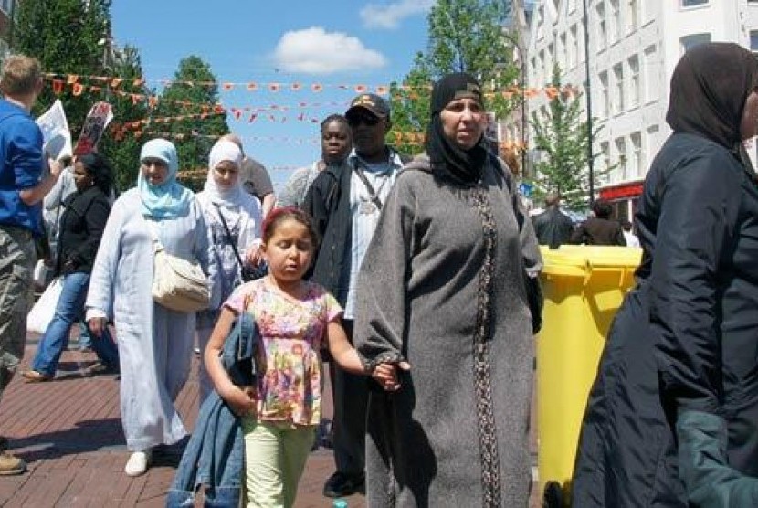 Muslimah di Belanda. Survei: Muslim Belanda Makin Terbiasa dengan Perilaku Islamofobia