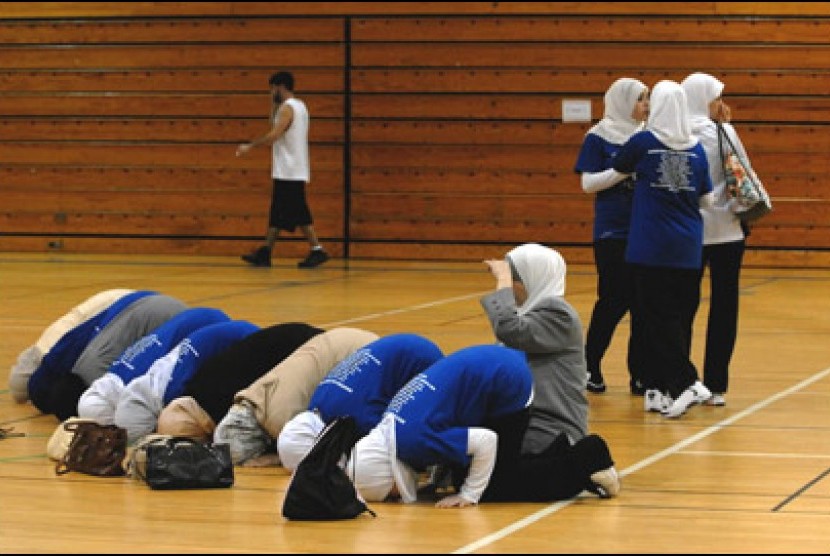 Muslimah di lapangan basket