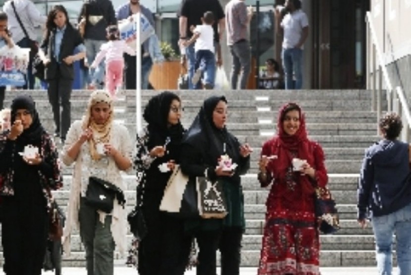 Muslimah Inggris. Wanita Muslim Inggris Paling Terpengaruh Krisis Ekonomi