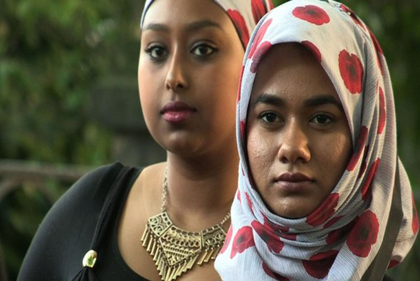 Muslimah Inggris gunakan Hijab poppy
