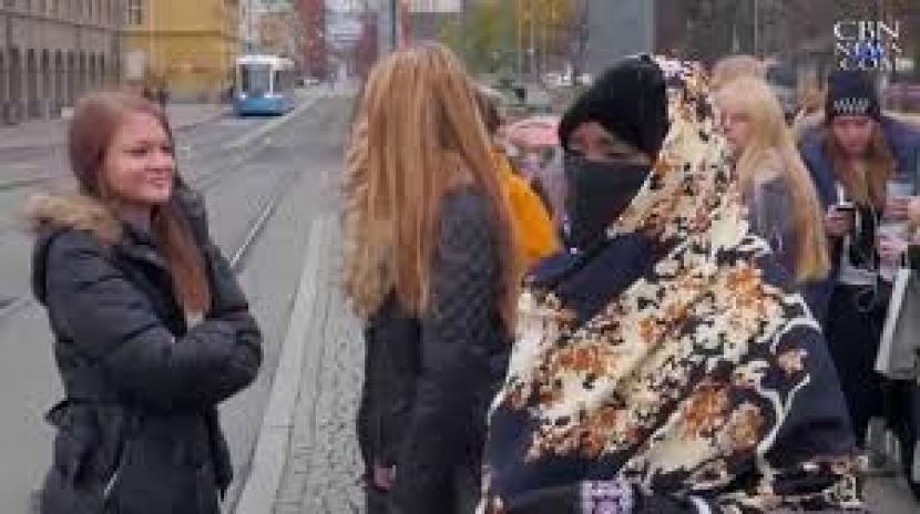 Muslimah mengenakan hijab di Swedia,
