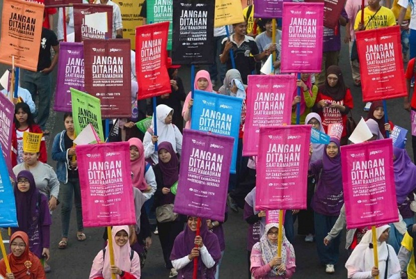 Muslims hold a campaign in Jakarta to raise awarness on Islamic charity called zakat. (file photo)