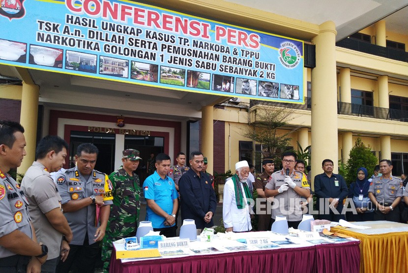 Musnahkan Dua Kilogram Sabu, Polda Banten Ungkap Pengedar Sabu Jaringan  Internasional Kelompok Pakistan. Polda Banten saat menggelar kegiatan Press  Conference di Mapolda Banten, Senin (15/4). 