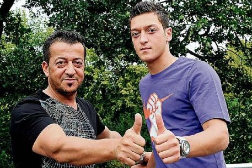 Mustafa Ozul dan Mesut Ozil