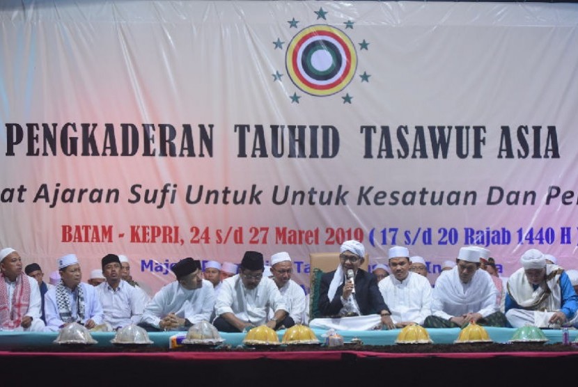 Muzakarah Pengkaderan Tauhid Tasawuf Asia Tenggara Ke-2 di Lapangan Welcome To Batam (WTB), Kota Batam, Kepulauan Riau, Ahad (24/3). 