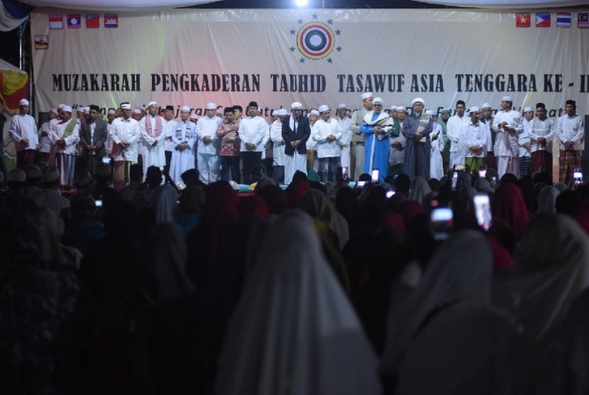 Muzakarah Pengkaderan Tauhid Tasawuf Asia Tenggara Ke-2 di Lapangan Welcome To Batam (WTB), Kota Batam, Kepulauan Riau, Ahad (24/3). 