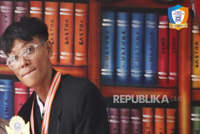 Nabil, penerima beasiswa jalur undangan Cyeber University yang kini terus bergelut dengan dunia animasi. 