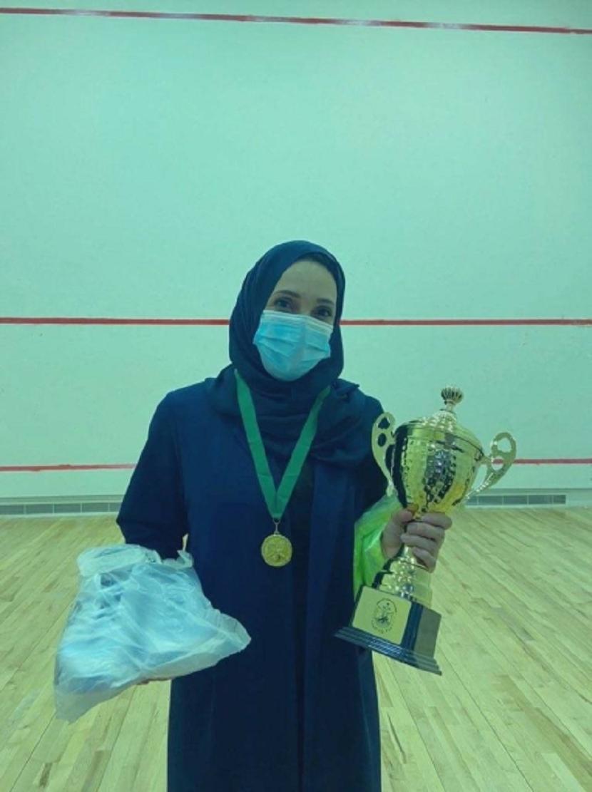 Nada Abul-Naga menjadi wanita Arab Saudi pertama yang tampil sebagai juara squash.