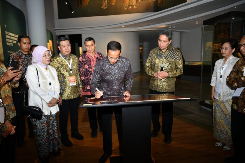 Nadiem Makarim, mengatakan, Museum Batik Indonesia memegang peran penting dalam menopang ekosistem dunia batik yang lebih berkelanjutan.