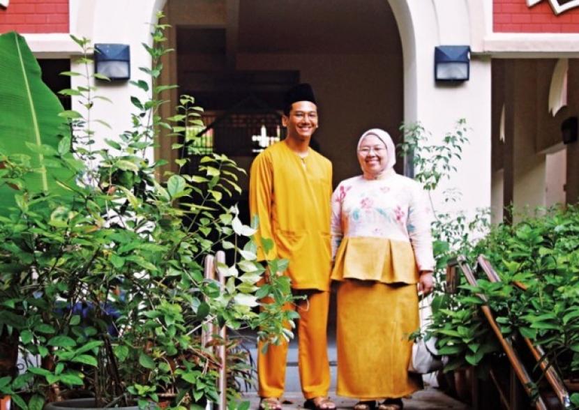 Mualaf Nadirah Tan bersama sang suami 