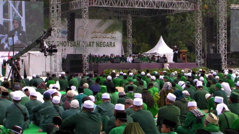 Nahdhatul Aulia menggelar Istighosah Obat Negara di Komplek Gelora Bung Karno, Senayan Jakarta Pusat, Ahad (24/9/2023).