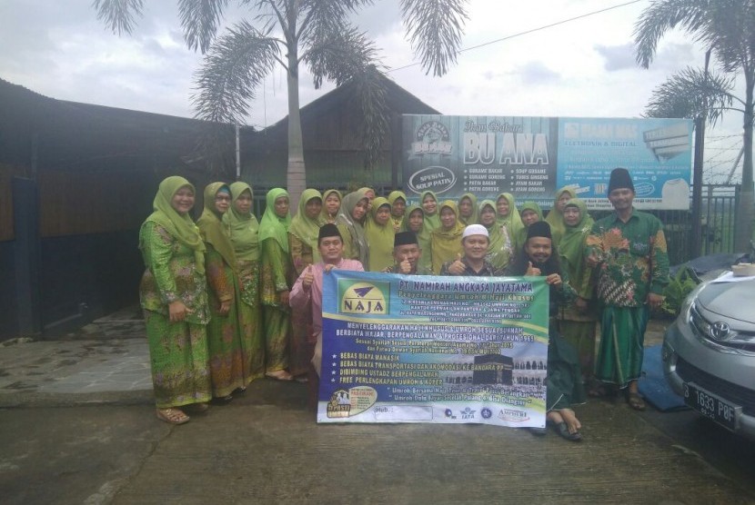 Naja Travel dan Muslimat NU Kecamatan Bantarbolang, Pemalang, Jawa Tengah.