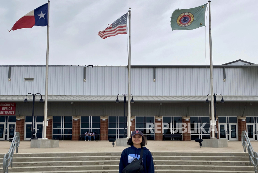 Najwa Rashika Az-Zahra Raharema di Midland Space Port Rocket Launch Area, Texas, Amerika Serikat.