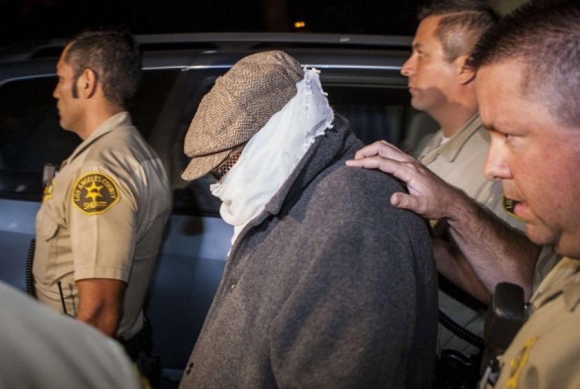 Nakoula Basseley Nakoula (C) is escorted out of his home by Los Angeles County Sheriff's officers in Cerritos, California in this file photo taken September 15, 2012. Nakoula, the man whose film 