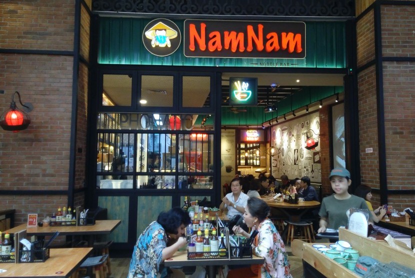 NamNam Noodle Bar menyajikan berbagai makanan Vietnam, terutama pho.