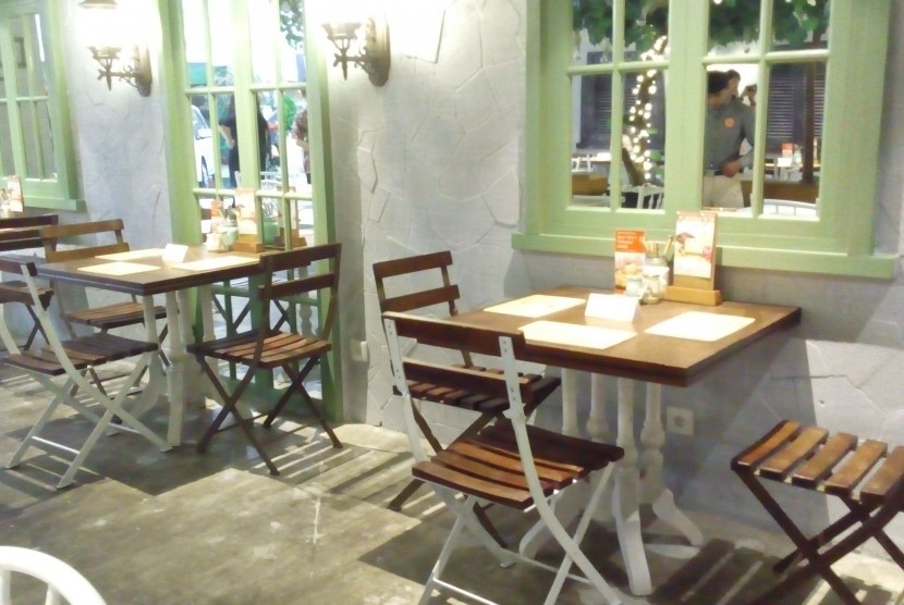 Nanny's Pavillon menghias tiap cabangnya dengan tema berbeda. Di Margo City konsep yang dipilih adalah kebun belakang atau backyard.