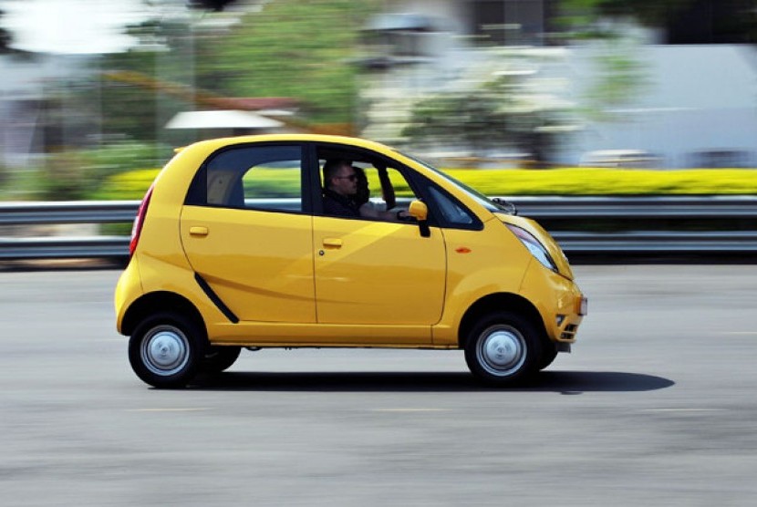 Nano, produksi Tata Motors diklaim sebagai mobil termurah di India.