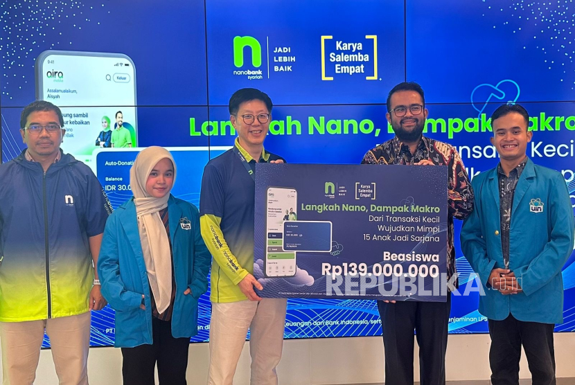 Nanobank Syariah menyalurkan beasiswa melalui fitur auto donation.