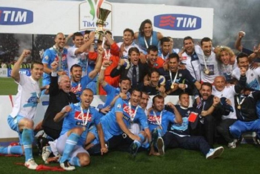 Napoli juara Coppa Italia musim 2011/2012