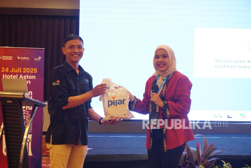 Narasumber Antonius Dimas, S.Pd, Gr (Kiri) dan Manager SME Service Telkom Regional 2 Khoirina Fajar (Kanan) saat acara Indonesia Digital Learning (IDL) 2025, beberapa waktu lalu.