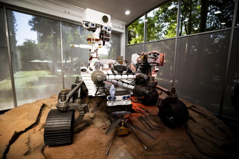 NASA Rover Perseverance dirancang untuk mengeksplorasi Mars dalam rangkaian misi Mars Science Laboratory NASA.