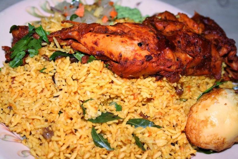 Jejak Historis Kuliner Negeri-Negeri Muslim. Nasi biryani khas Arab dengan ayam.