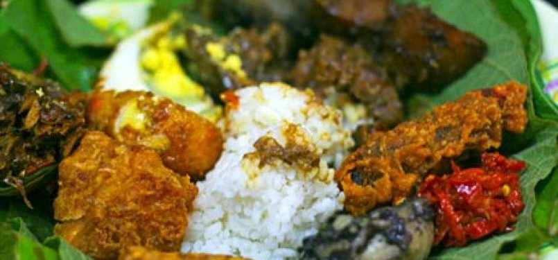 Nasi Jamblang khas Cirebon, Jawa Barat.