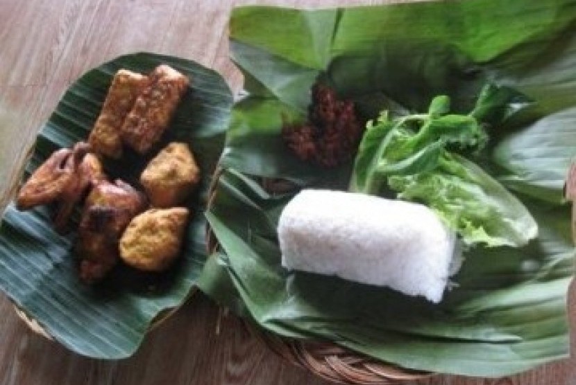 Nasi Timbel, makanan khas Jawa Barat.