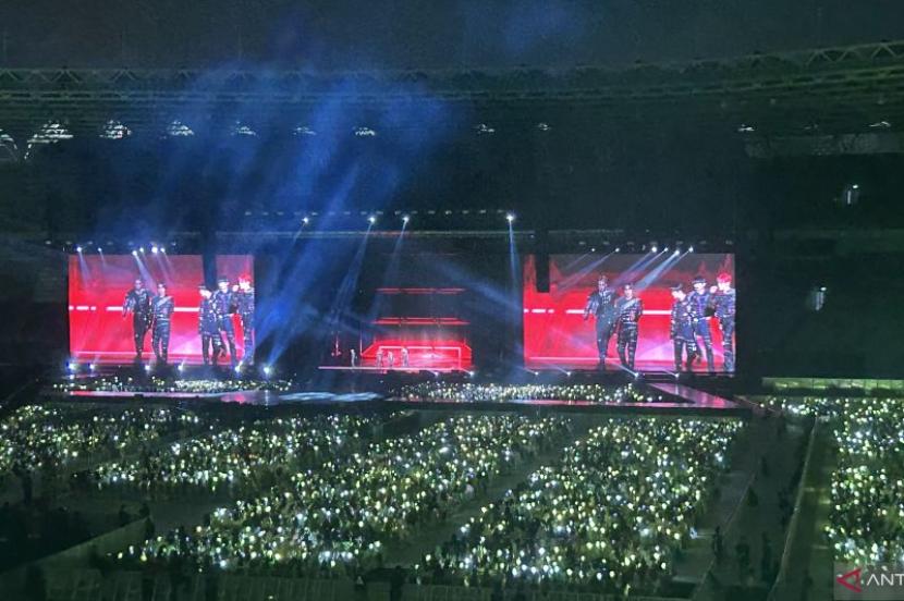 NCT DREAM saat tampil dalam konser NCT DREAM THE SHOW 3 DREAM()SCAPE di Stadion Utama Gelora Bung Karno (SUGBK), Jakarta, Sabtu (18/5/2024) malam.