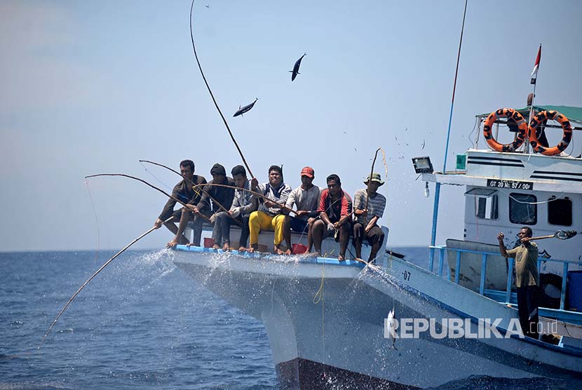 Fishermen sail in Flores waters, East Nusa Tenggara.