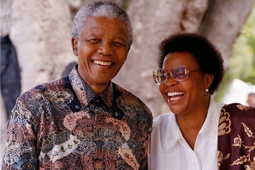 Nelson Mandela dan Graca Machel pada 1996