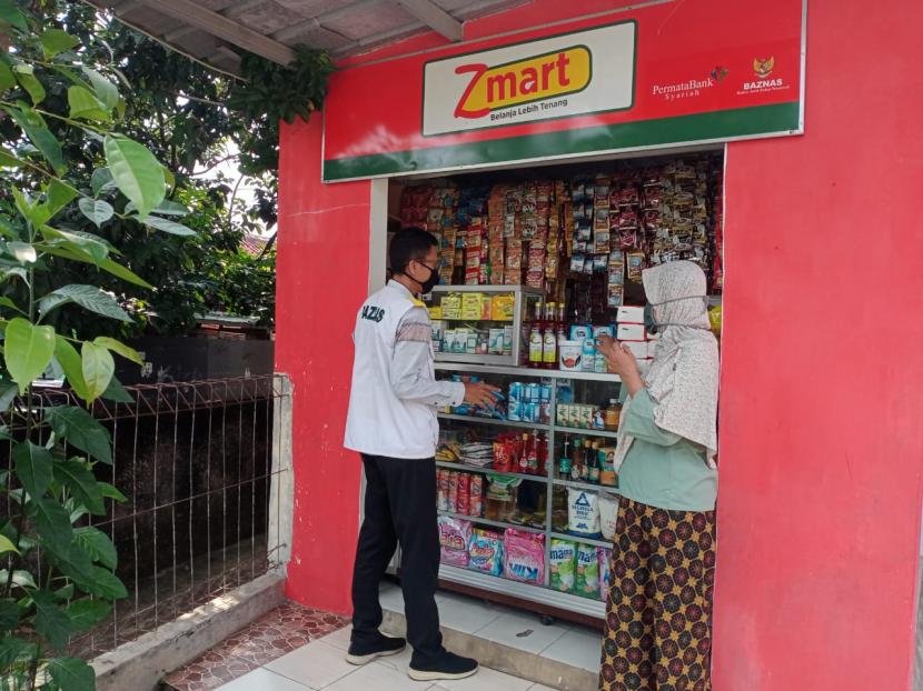 Nengsih (52) adalah salah satu Saudagar Zmart binaan Lembaga Pemberdayaan Ekonomi Mustahik (LPEM) BAZNAS yang berlokasi di Jalan Raya Pekapuran, Gang Seribu, Kelurahan Sukamaju Baru, Kecamatan Tapos, Kota Depok, Jawa Barat.