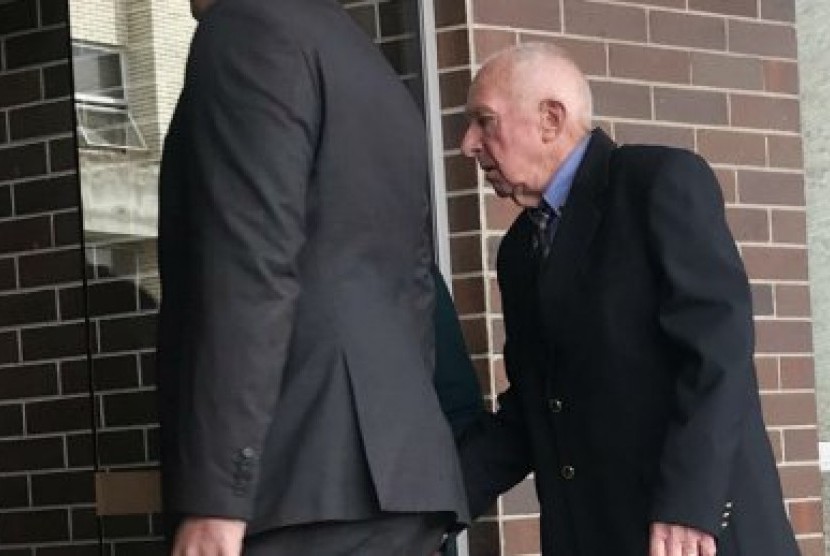  Neville Newman tiba di Pengadilan Armidale, 23 April 2018. 