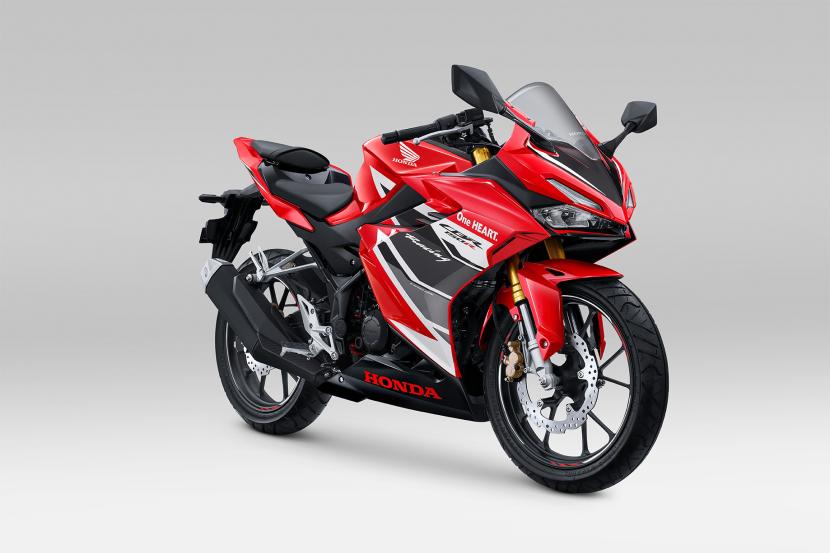 New CBR150R yang mengusung desain tampilan layaknya big bike terus disegarkan untuk memenuhi keinginan konsumen.