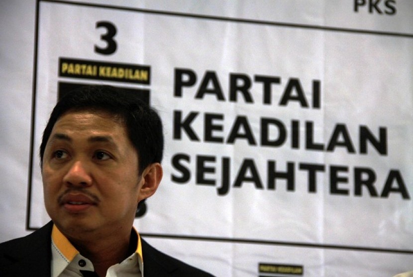 New Chairman of Prosperous Justice Party PKS, Anis Matta. Some analysts say that it takes a long time to restore the party's reputation after its chairman, Luthfi Hasan Ishaq is named as a suspect of imported meet case.  
