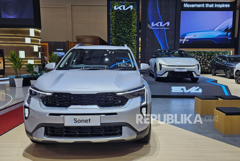 New Kia Sonet dipajang di booth KIA di GIIAS 2025.
