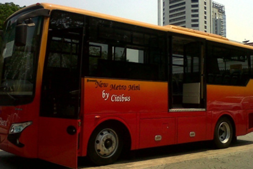 New Metromini AC mirip dengan bus TransJakarta. 