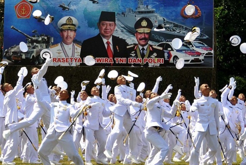 New rectruits celebrate their graduation from naval training center in Magelang, Central Java. The Ministry of Defense asks for the increasing state budget in around 12 trillion IDR to develop the national defence and security. (illustration)