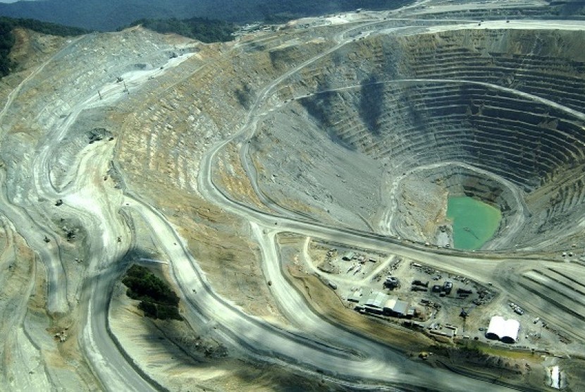 Gold mining in West Nusa Tenggara (illustration)