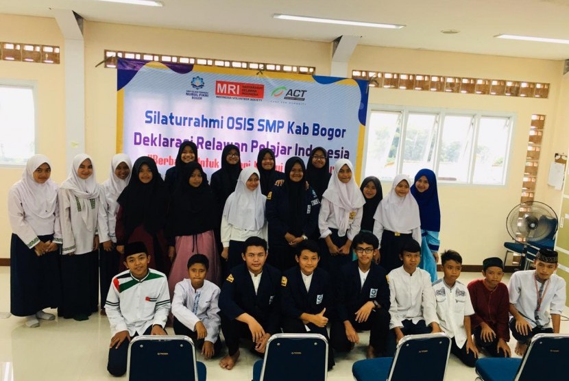 NFBS Bogor, MRI dan ACT mendeklarasikan Relawan Pelajar Indonesia.