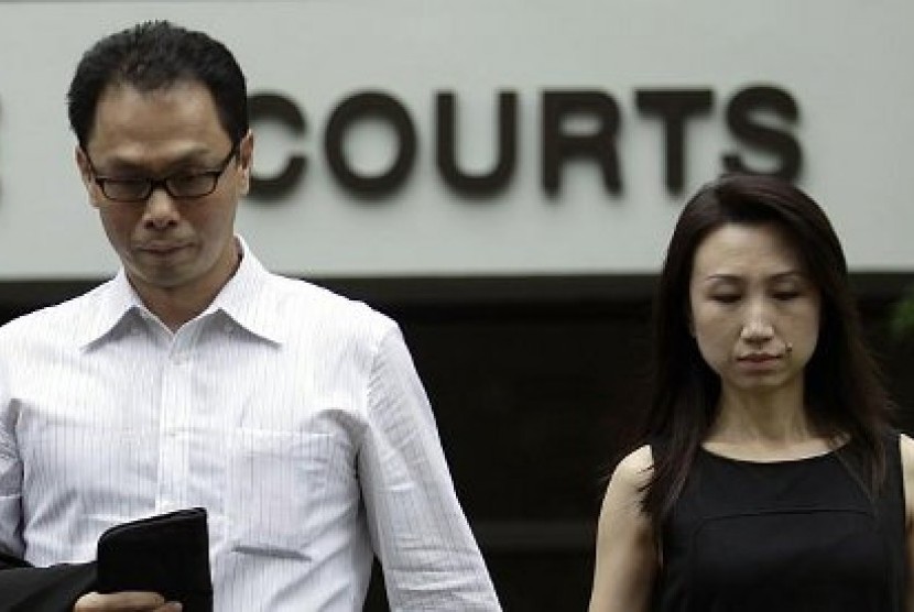 Ng Boon Gay hadir di pengadilan bersama istrinya.