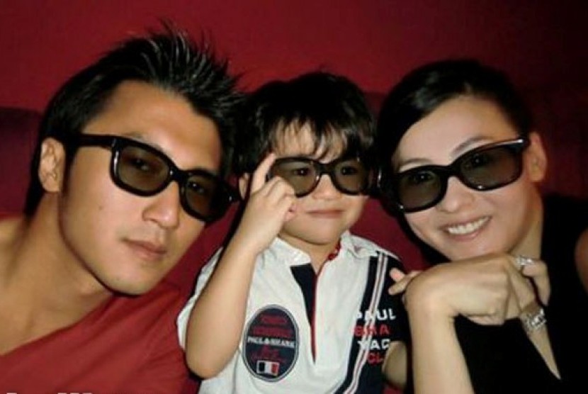 Nicholas Tse Cecilia Cheung dan putranya