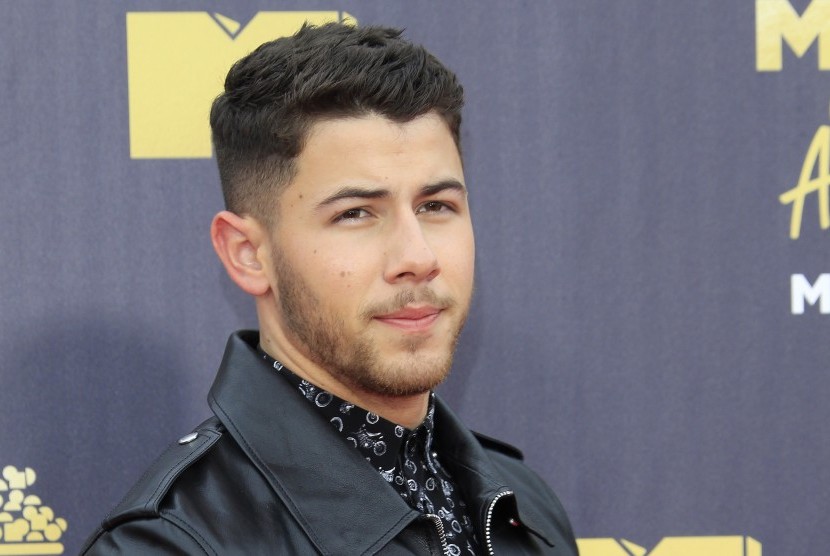 Penyanyi Nick Jonas mengenang peristiwa memalukan saat penampilannya di Grammy Awards.